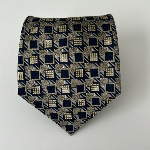 NWOT 100% Silk Men’s Gold and Navy Geometric Tie - Picture 1 of 5